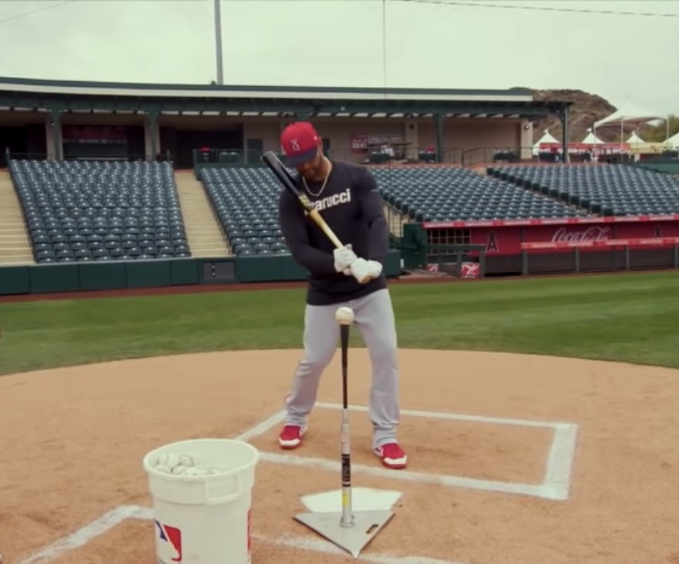HatchetHitting's tweet photo. Pujols talks about over exaggerating keeping hands inside baseball in tee work. Notice the approach to the baseball, knob to ball with barrel head up. This is how u backspin a baseball and hit homers. Not “slotting” or “upper-cutting”.  Bregman showing this translation in game. https://t.co/CMr7yxy7D7
