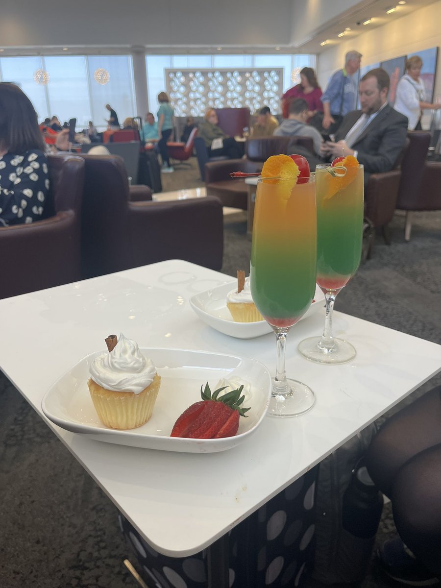 kaceymichele's tweet photo. Shout out to @Delta and the Sky Club in Atlanta Concourse B. Thank you for making our day special and happy birthday to Fritz 🤍🤍 @kim0453 https://t.co/VJnb4x00ly
