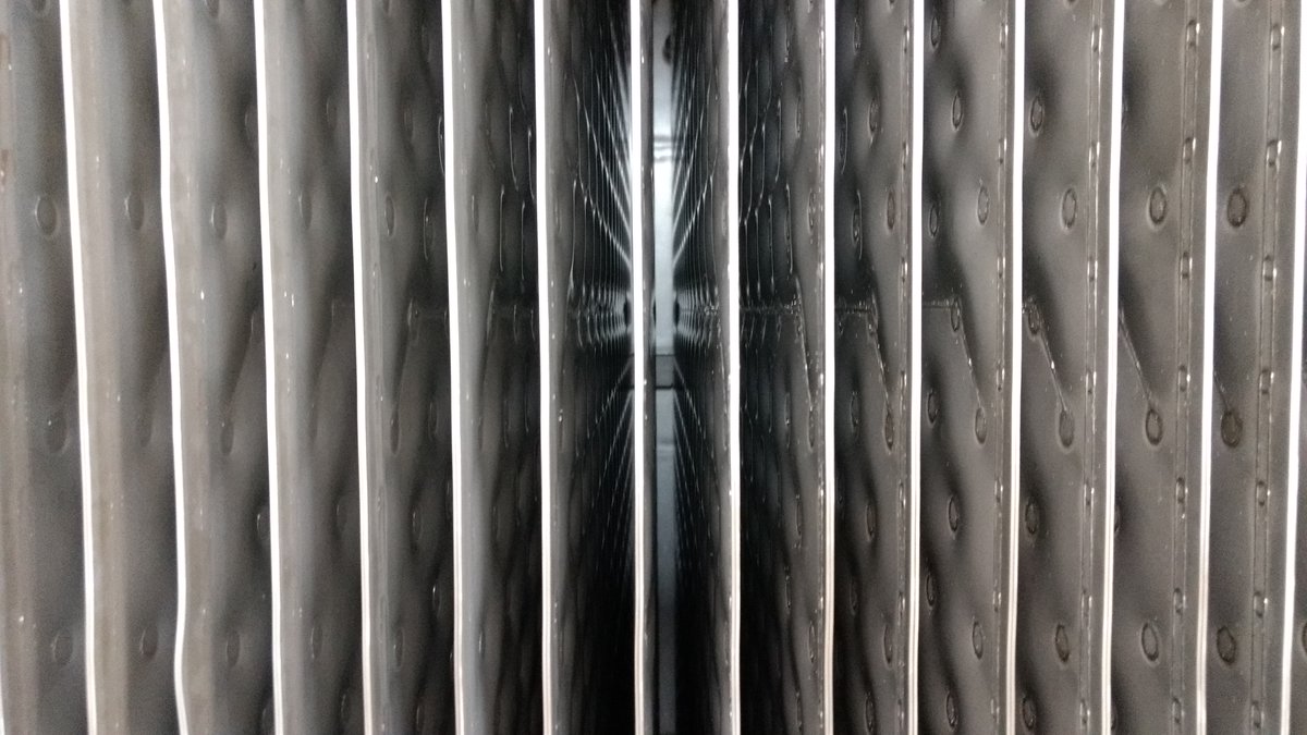 Solex_Thermal's tweet photo. Bulk solids processing requires specialized heat exchange equipment designed for handling/transporting large volumes of material. Learn more vertical plate-based HX and how it can help improve your process: https://t.co/rCajG8W7r9 #HeatExchange #BulkSolids #ProcessingEngineers https://t.co/hKpYqv97XY