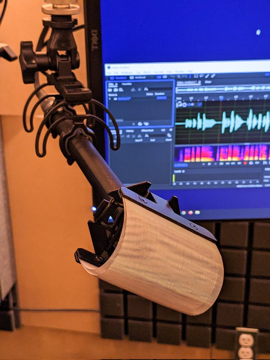 BenMitchell's tweet photo. Don't know why I waited so long to get this wonderful little pop filter for my 416, doesn't get in the way of the audio or my face.

Hook Studios Octo-842S
#voiceover #VO #voiceacting https://t.co/jWSoiqj2i1