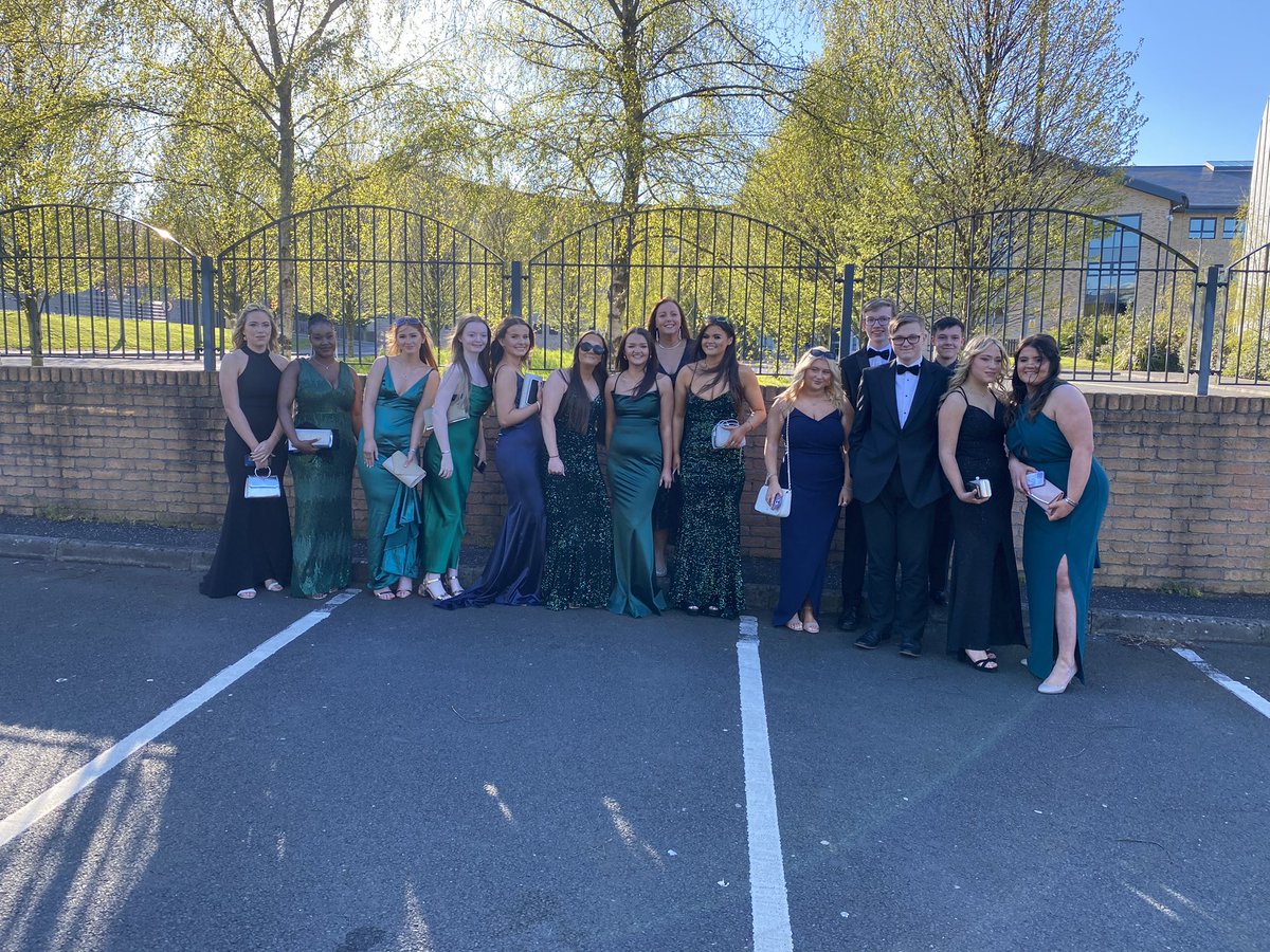 BangorPrincipal's tweet photo. @Bangor_Academy Young Enterprise team on the way to the @YE_NI Awardsโ night at City Hall! #successisdaily https://t.co/0P9wK7PvbP
