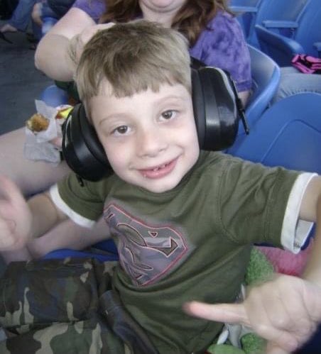 rmorris76's tweet photo. 15 years ago Zack went to his first of many @AvrilLavigne concerts! Crazy how much time flys! Here’s to never growing up! #herestonevevergrowingup #AvrilLavigne @AvrilFoundation @avril_bandaids @avrilbandaidsIT https://t.co/Sbp3D5hX7X