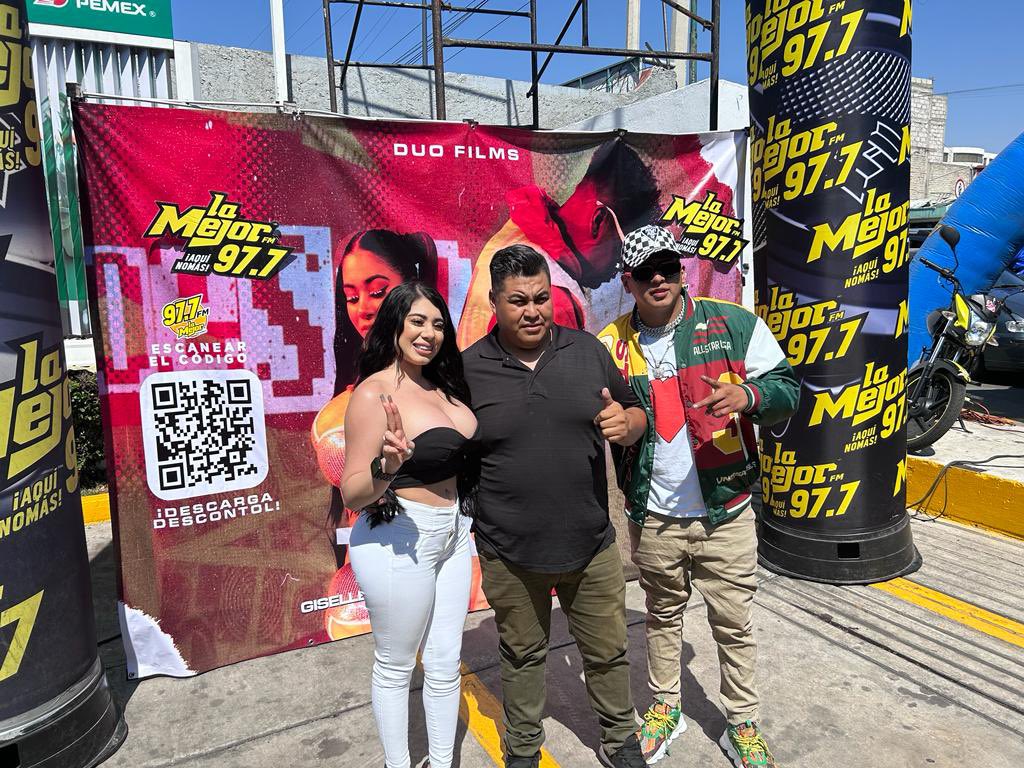 LaMejor's tweet photo. Esto es solo un poco de lo que se está viviendo en el #Gasolinazo con @GiselleMontes18 y #MichaelG 🤩🙌
#AquíNomás 🤠 https://t.co/Atqbxt2MfR