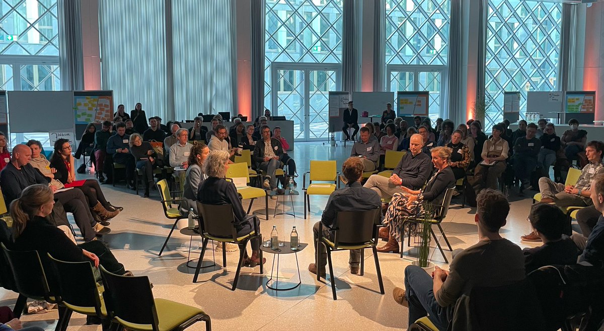 FuturiumD's tweet photo. Noch ist ein Stuhl frei im Fishbowl-Talk „Demokratie von unten im Praxischeck“. Heißt mehr #Demokratie wagen, mehr #Beteiligung zuzulassen - und wie kann das gelingen?
#losland #Bürgerbeteiligung https://t.co/DYFpEkRsyr