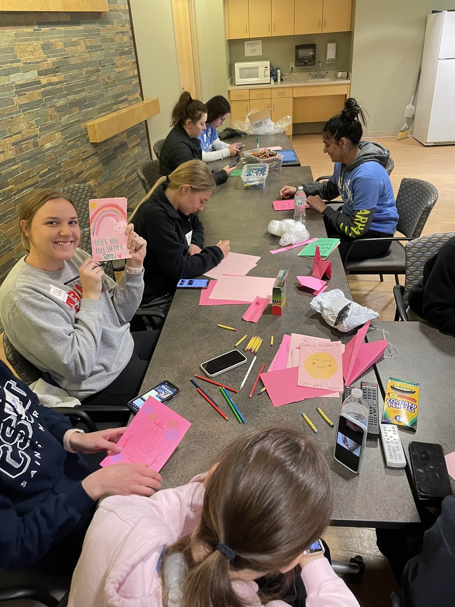 CSMFlamesWBB's tweet photo. Our girls got the opportunity to volunteer at Bergan-Mercy Hospital today!! Go flames🔥
#SpiritOfService
#CSMService https://t.co/7POBDyDBpw