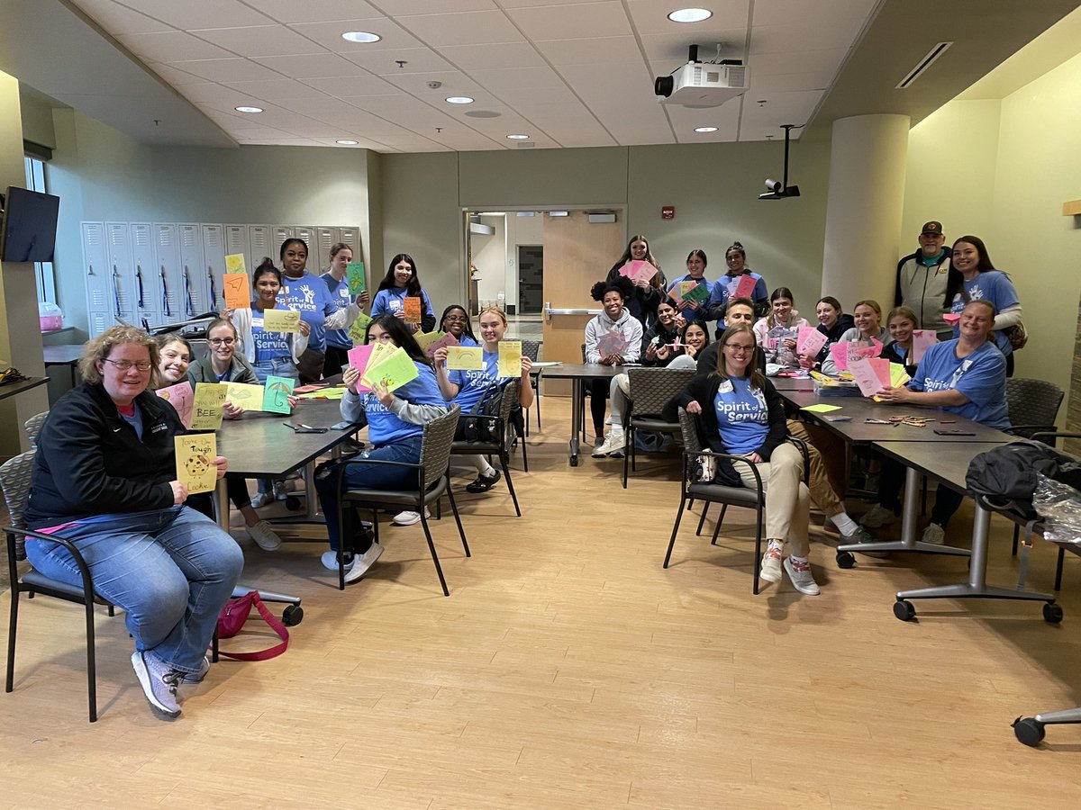 CSMFlamesWBB's tweet photo. Our girls got the opportunity to volunteer at Bergan-Mercy Hospital today!! Go flames🔥
#SpiritOfService
#CSMService https://t.co/7POBDyDBpw