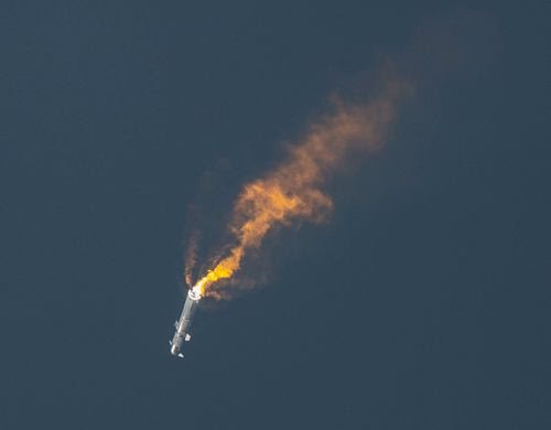 Sydneyjth's tweet photo. Seems right. Down goes the SS Twitter @SpaceX @Twitter https://t.co/8pQvbrc84b