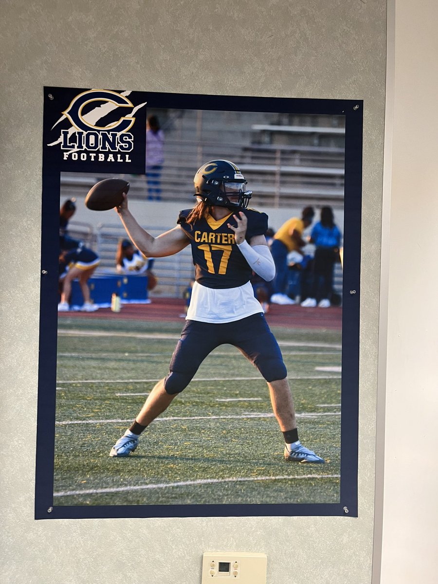Salasf56's tweet photo. We’re starting our new tradition at Carter High School with the wall of fame. We wanted to include our kids and make our football classroom about them. All of our kids have been doing a great job of being high character guys. Some would call them OKGs (our kinda guys) https://t.co/RdCad6Og1l
