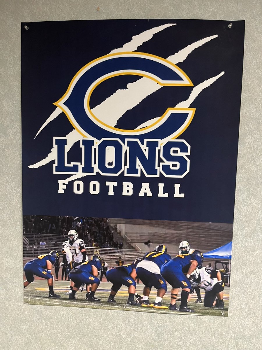 Salasf56's tweet photo. We’re starting our new tradition at Carter High School with the wall of fame. We wanted to include our kids and make our football classroom about them. All of our kids have been doing a great job of being high character guys. Some would call them OKGs (our kinda guys) https://t.co/RdCad6Og1l