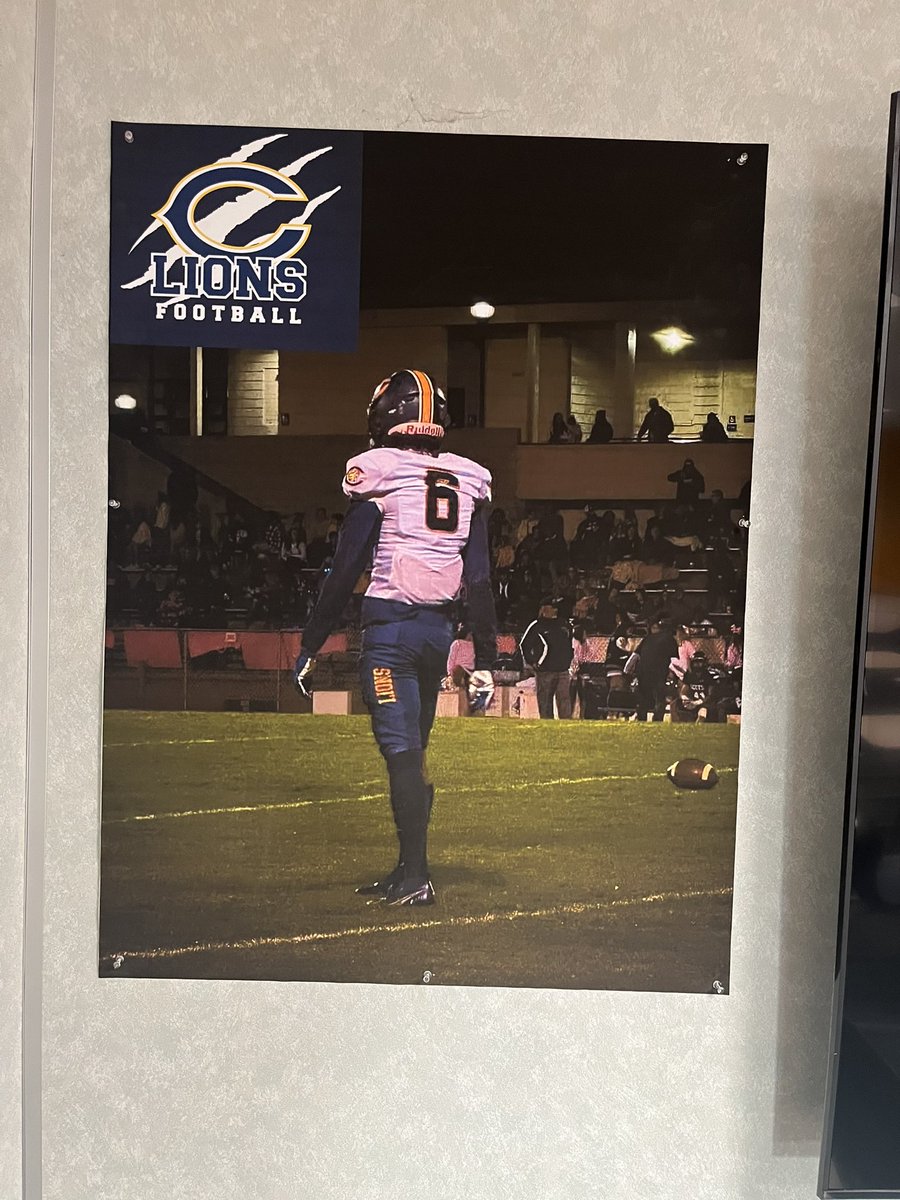 Salasf56's tweet photo. We’re starting our new tradition at Carter High School with the wall of fame. We wanted to include our kids and make our football classroom about them. All of our kids have been doing a great job of being high character guys. Some would call them OKGs (our kinda guys) https://t.co/RdCad6Og1l
