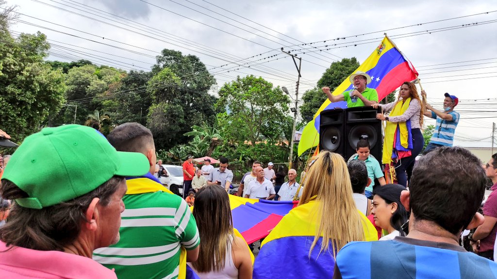 CesarPerezVivas's tweet photo. #20Abr | Desde #Rubio en nuestra #TierraTachirense en contacto directo rumbo a la #Primaria2023.

Nuestra misión es unir a #Venezuela para que todos los ciudadanos vivan dignamente.

#Táchira #SumandoGanamos https://t.co/4bhcZ76s31