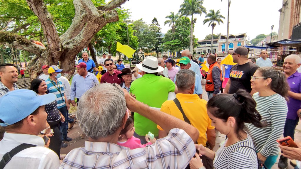 CesarPerezVivas's tweet photo. #20Abr | Desde #Rubio en nuestra #TierraTachirense en contacto directo rumbo a la #Primaria2023.

Nuestra misión es unir a #Venezuela para que todos los ciudadanos vivan dignamente.

#Táchira #SumandoGanamos https://t.co/4bhcZ76s31