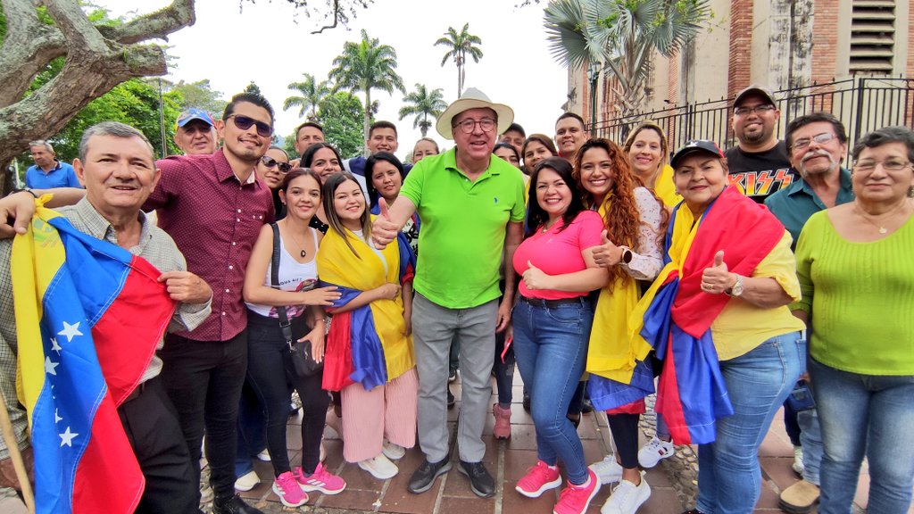 CesarPerezVivas's tweet photo. #20Abr | Desde #Rubio en nuestra #TierraTachirense en contacto directo rumbo a la #Primaria2023.

Nuestra misión es unir a #Venezuela para que todos los ciudadanos vivan dignamente.

#Táchira #SumandoGanamos https://t.co/4bhcZ76s31