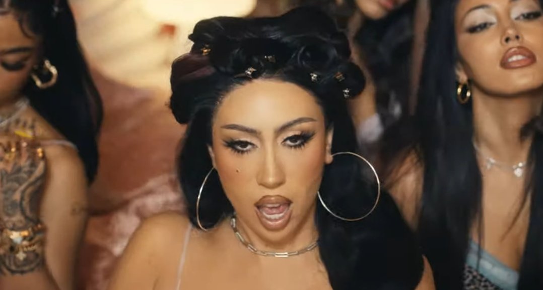 kaliuchisbrasil's tweet photo. KALI UCHIS A MULHER MAIS LINDA 🌕 https://t.co/BGeohMl6py