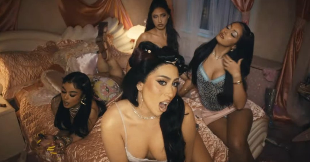 kaliuchisbrasil's tweet photo. KALI UCHIS A MULHER MAIS LINDA 🌕 https://t.co/BGeohMl6py