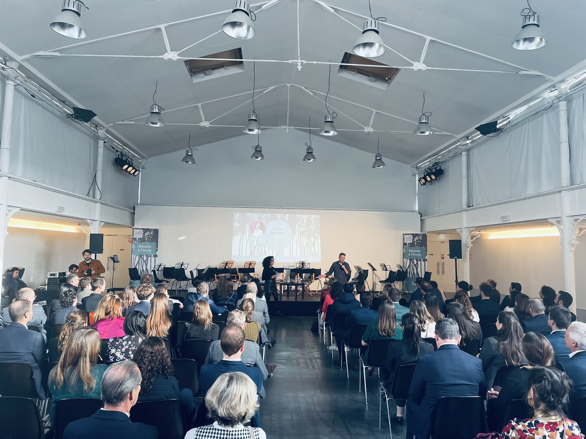 C’est parti pour la 6è édition du #PrixTenzing de l’égalité des chances à <a href="/MaisonMetallos/">Maison des Métallos</a> 🥳
Première partie : table ronde sur le #contratsocial, animée par Thierry Keller, co-fondateur <a href="/USBEKetRICA/">Usbek & Rica</a> avec nos invités <a href="/nicolenotat/">Nicole Notat</a> <a href="/OlivierBabeau/">Olivier Babeau</a> <a href="/jlcassely/">Jean-Laurent Cassely</a> &amp; <a href="/CleaMartinet/">Martinet Cléa</a>