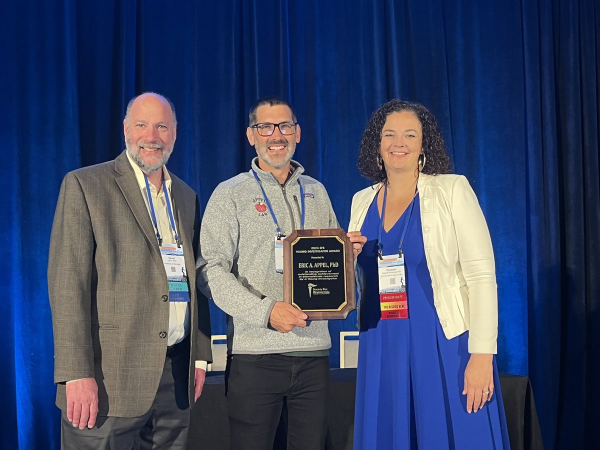 Dr_ASingh's tweet image. Spotlight: Huge congrats to @Stanford’s Eric Appel on his well deserved @SFBiomaterials Young Investigator Award! Fantastic plenary talk this morning! Cheers @AppelGroup!! #immunoengineering at its best! 👏🏽🎉🍾