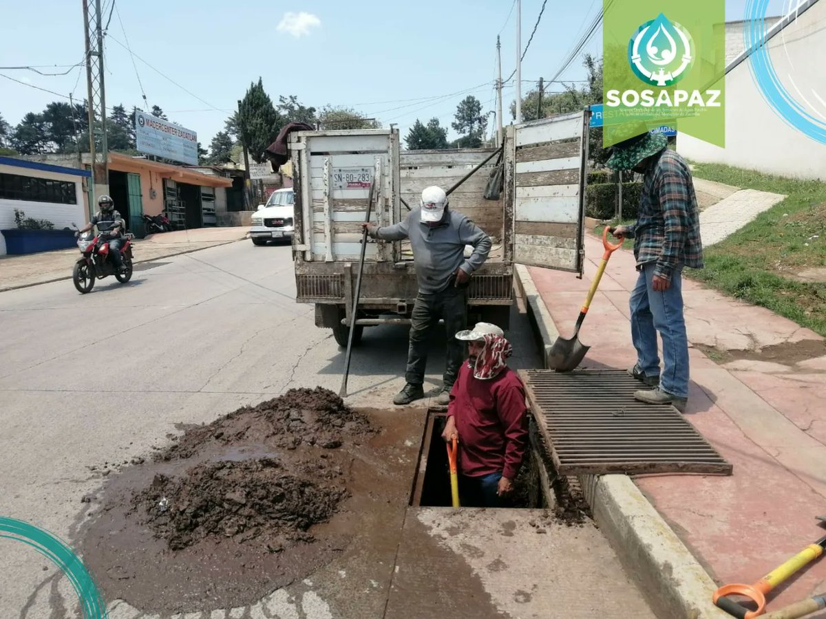 SOSAPAZ_'s tweet photo. 👷🏻👷🏻Cuadrillas 🍎⚙️💧 dan #mantenimiento y #limpieza a rejillas y bocas de tormenta, así como trabajos de bacheo en 📍  diferentes puntos de la Ciudad a fin de que se encuentren desazolvadas para🌧️prevenir inundaciones. 

#ContigoSeguimosTrabajando https://t.co/W9gCGrookO