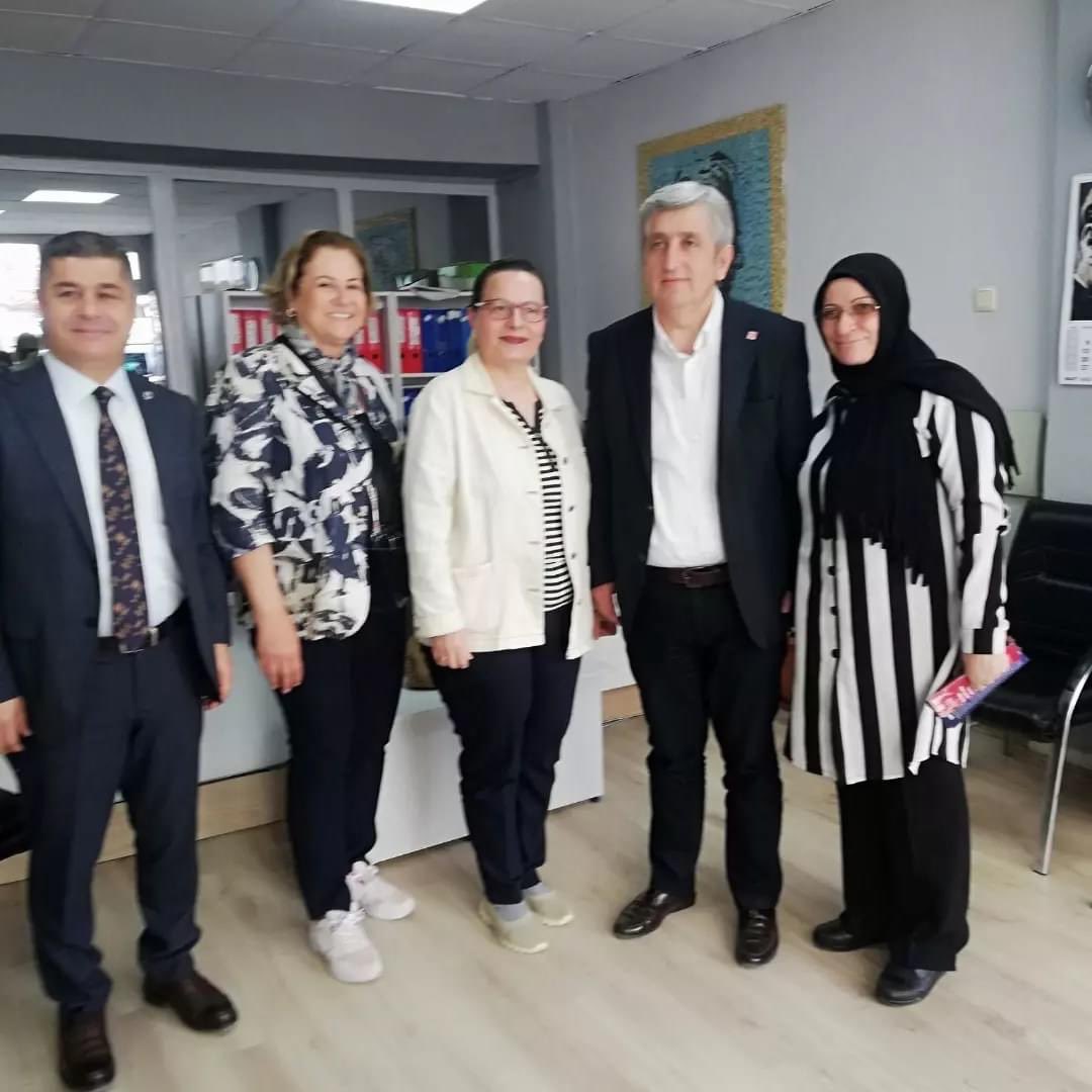CHP 1.sıra milletvekili adayı , Samsun Anadolu lisesinden sınıf arkadaşım, değerli dostum Uz. Dr. Murat Çan , Bafralı aday ablam Neşe Kangüleç, CHP ilçe başkanımız Vahit Perçin ve partililerimizle beraber Esnaf ziyaretimiz.
