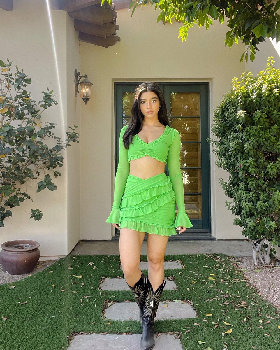 yovanna ventura green dress Yovanna Ventura