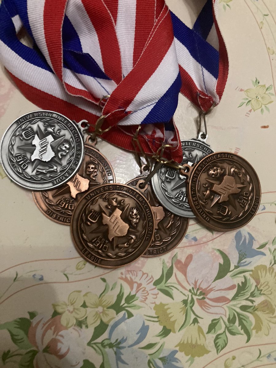 DalynStewart1's tweet photo. 6 medals from district and area https://t.co/5yD9QwHkKx