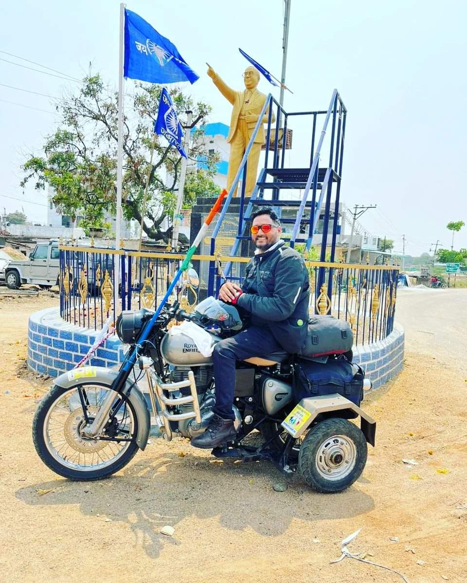 SatendraSLohiya's tweet photo. हम सब, सबसे पहले और अंत में, समान हैं।
हम सब, सबसे पहले और अंत में, भारतीय हैं।
इसके विपरीत कुछ भी बाबासाहेब के लिए अस्वीकार्य था, और उनके संवैधानिक मार्ग पर चलने वाले हम लोगों के लिए अस्वीकार्य है।
#दिव्यांग_सशक्तिकरण_खेलो_यात्रा #K2K
#Accebility #स्वच्छभारतअभियान #kheloyatra #babasahebthoughts
#besantnagar #Telangana
#paraswimmer #bikeride
@UNOCHA @UNICEFIndia