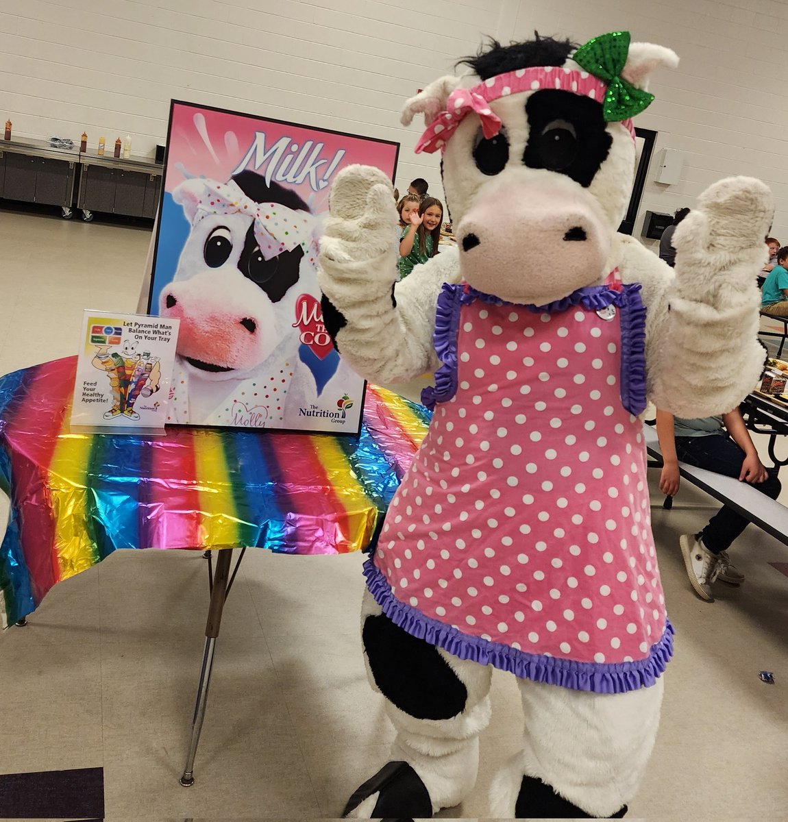 Have you heard the Mooooos? Molly the Cow stopped by MoValley Elementary to make sure the kids are including dairy in their lunches every day!  #tng #tngfeedskids #movalley