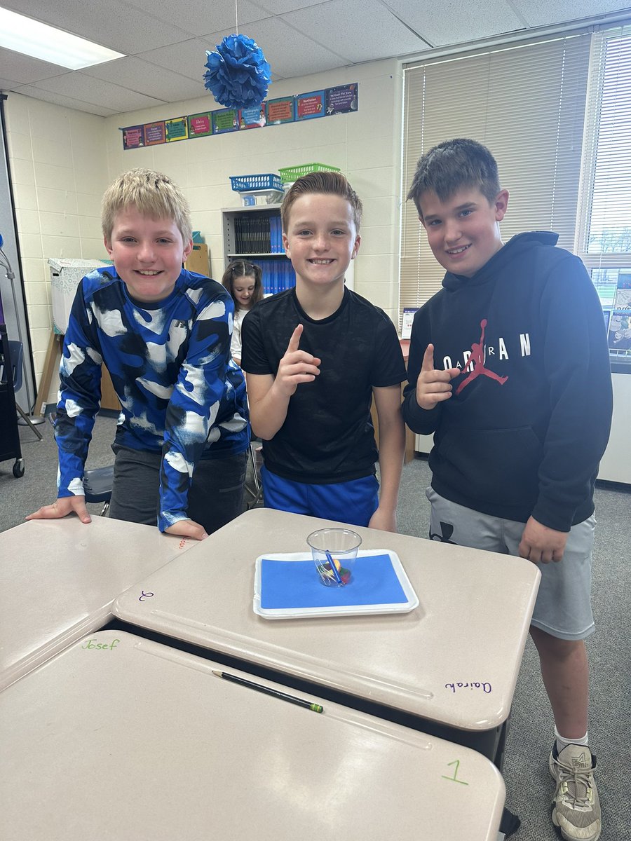 TechieMcFly's tweet photo. 4th graders had so much fun today with our “Save Sam” lesson on perseverance! https://t.co/waDIgAFdw5