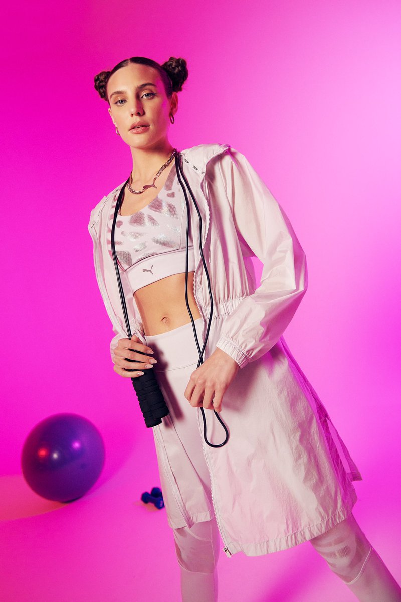 sociali_teen's tweet photo. PUMA lanza NOVA SHINE, junto a su embajadora @macabeso la marca presenta la nueva colección de entrenamiento para mujeres, donde el footwear y apparel presentan un diseño elegante y sofisticado, checa detalles en https://t.co/bhhKyVSNNo https://t.co/TekbTD2YWF