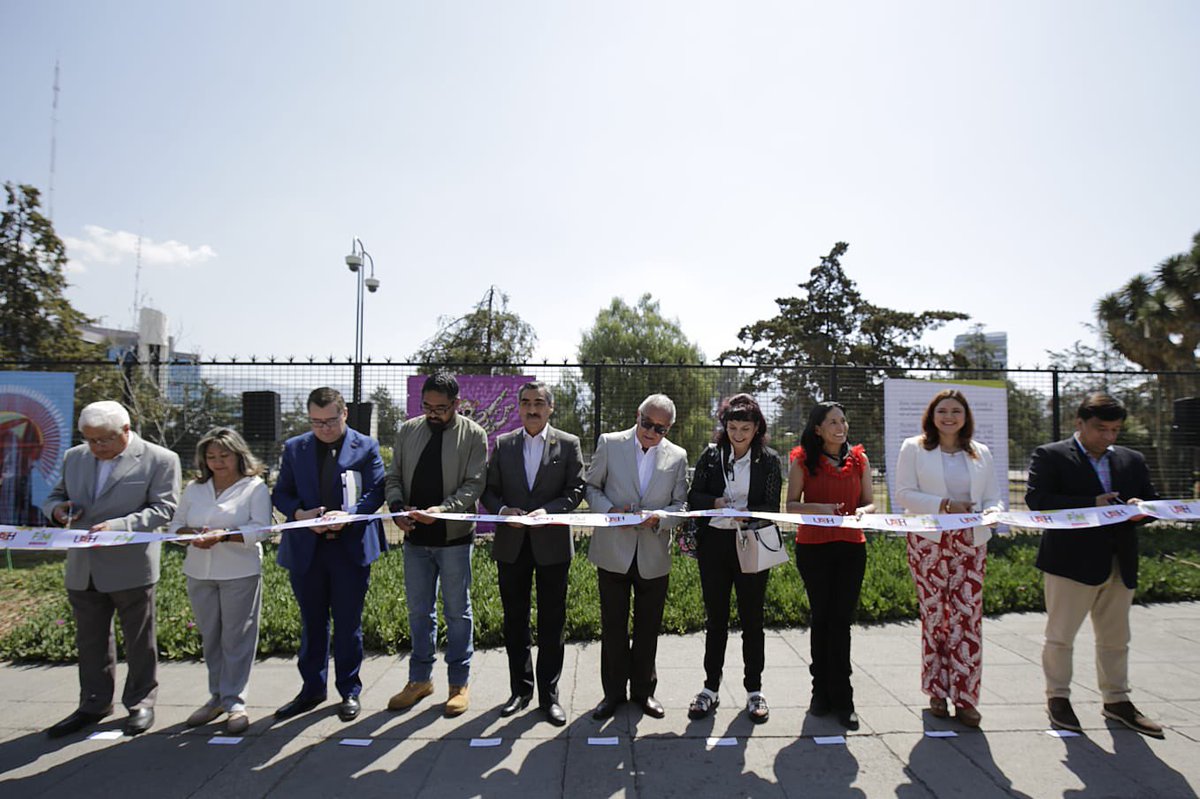 UAEH_OFICIAL's tweet photo. 📷😀 Con broche de oro iniciamos con la INAUGURACIÓN DE LA EXPOSICIÓN: ENTRE LA TRADICIÓN Y LO COTIDIANO. Esta exposición reúne obras del artista y diseñador mexicano César Nández creadas en el periodo de 2010 a 2023.
#FINI2023
#UAEH
#FINIXII https://t.co/xhLe4A44iI
