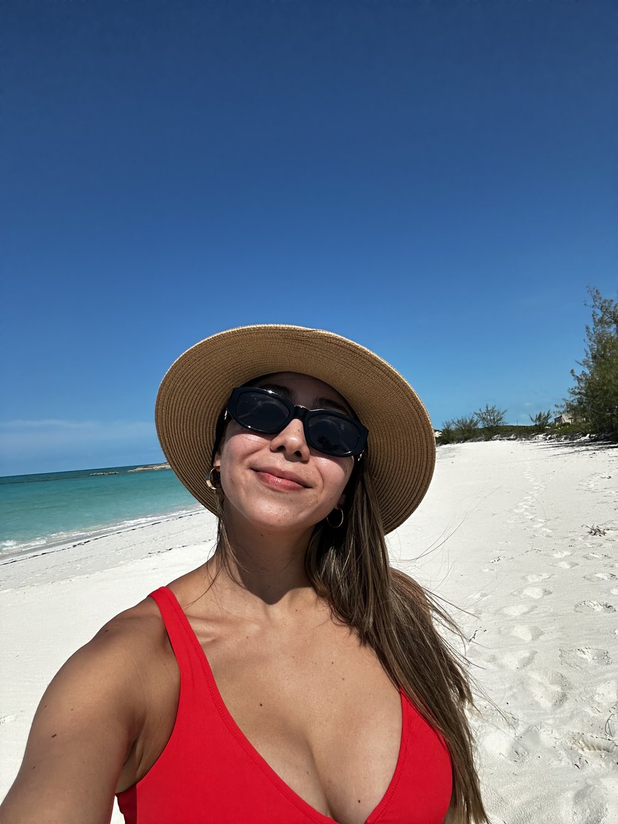 Laura Rodriguez🌴 tweet media