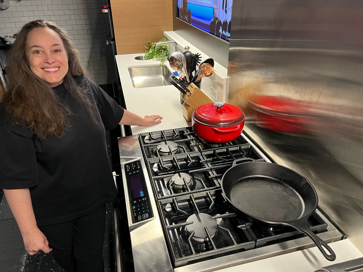 Lisa_Fielding's tweet photo. The #Chicago culinary community will join together next week to honor the legendary “Breakfast Queen” #InaPickney! Coming up @WBBMNewsradio how Chicago Chefs Cook will be giving back to two local charities. @GreenCityMarket @pilotlightchefs @SarahStegner @PrairieGrass847 https://t.co/GDscZjBkts