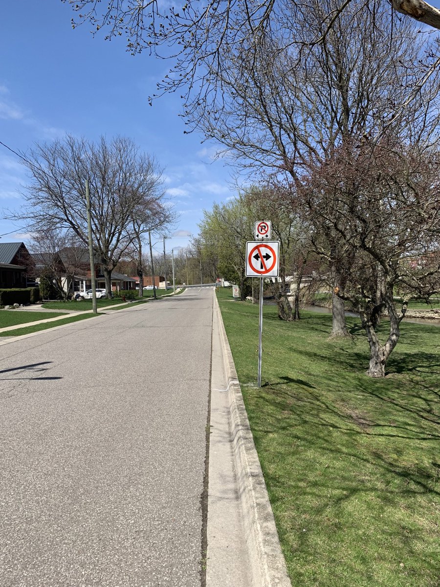 NorfolkCountyCA's tweet photo. Drivers, please note that signs were installed this week which restrict right ▶️ and left ◀️ hand turns at the intersection of Crescent Boulevard and Queensway in Simcoe.
 
The turn restrictions have been put in place to address safety concerns at this intersection. https://t.co/l816lvaW0q