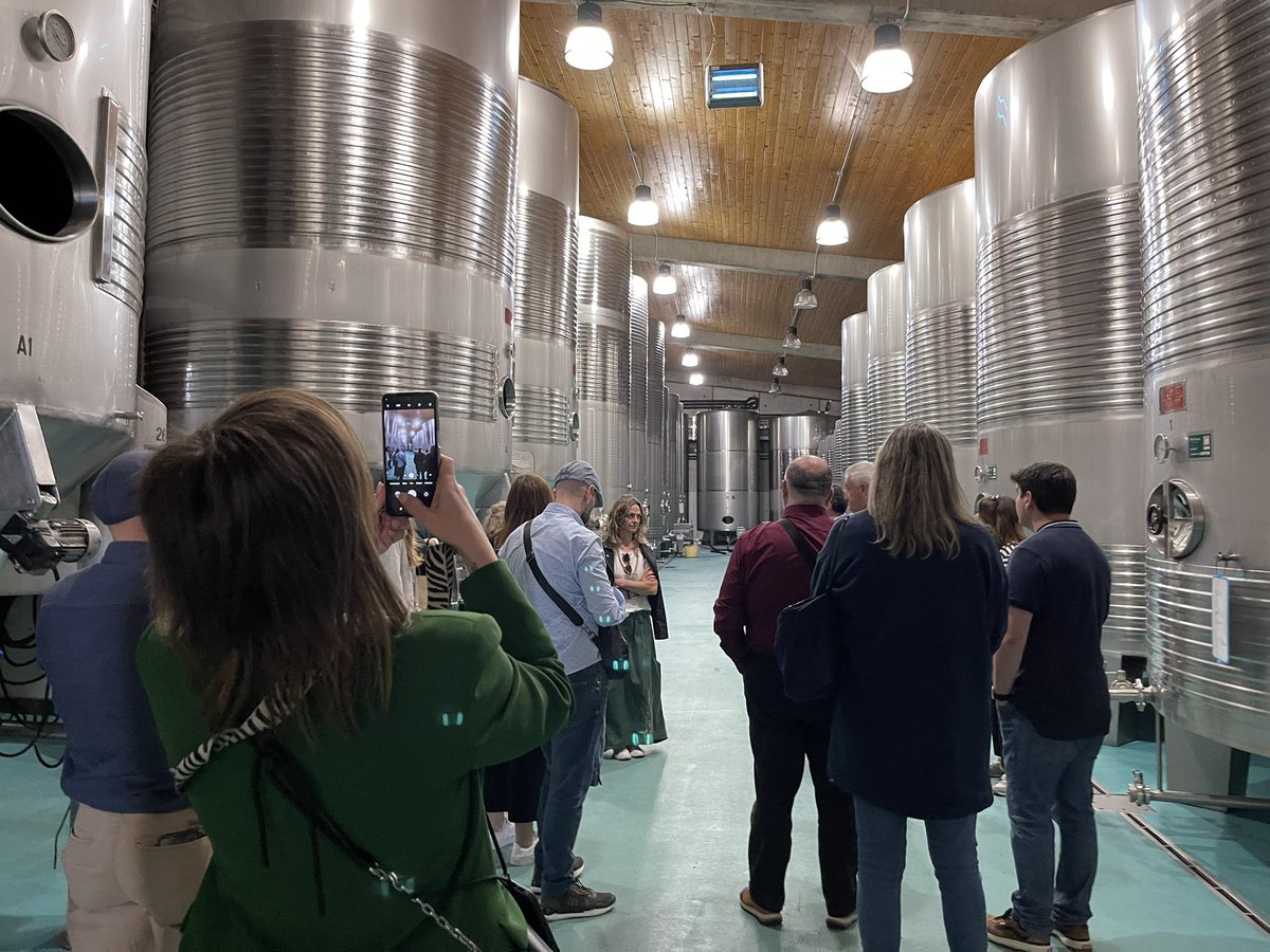 consultaycrece's tweet photo. Un interesantísimo #meetwork el de hoy en bodegas señorío rubios + hotel Nande https://t.co/02dfOcFZxi