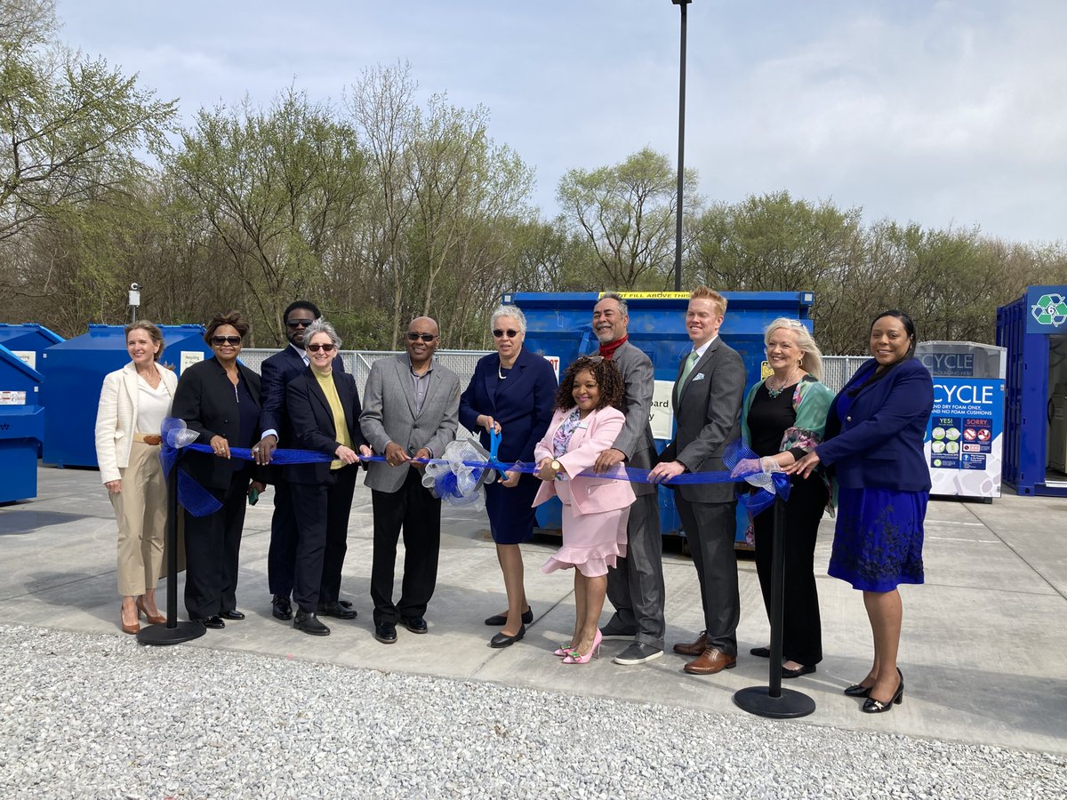 ToniPreckwinkle's tweet photo. The grand opening of the Center for Hard to Recycle Materials (CHaRM Center) is the first of its kind in Cook County and in the Southland. This $1 million investment fulfills a promise to better our environment and for everyone to participate in that effort. #earthday #recycling https://t.co/zRZpAfFAgW