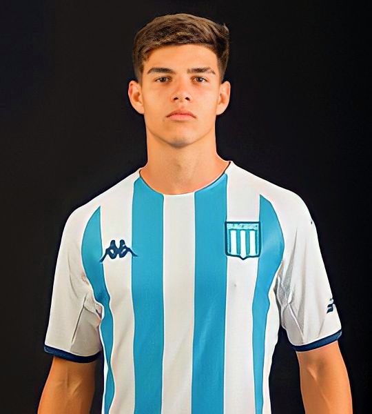 Bautista Castreje, mediocampista central categoría 2007, fue convocado por primera vez a la Reserva de Racing. Amerita un breve hilo esta futura promesa. 👇🏼👇🏼👇🏼