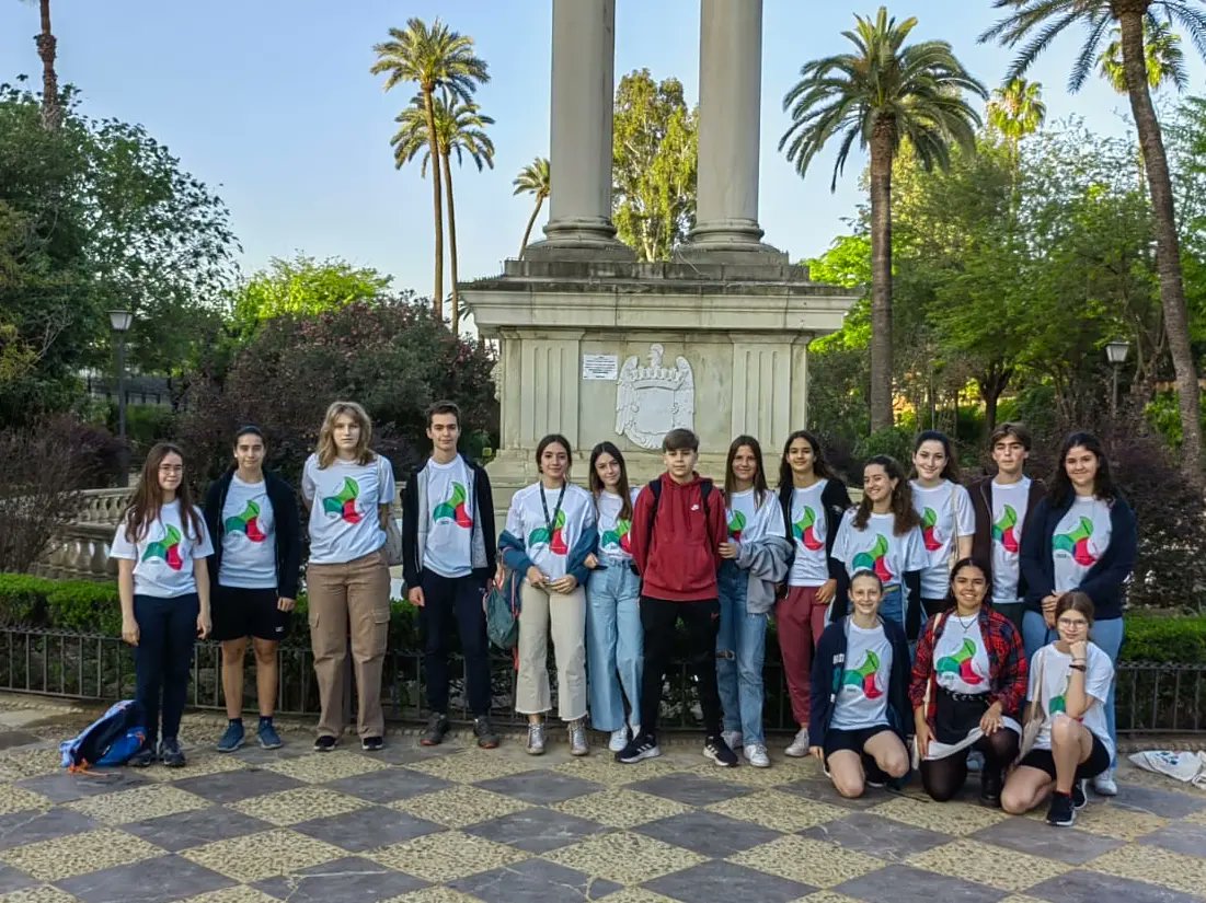 El alumnado de 4 ESO ha participado en la XXI gymkhana matemática celebrada en Sevilla. Han participado 800 alumnos de la provincia.
Alumnos nuestros, que el curso pasado quedaron en 2ª posición, han participado este año como controladores en uno de las bases.

#SomosMurillo