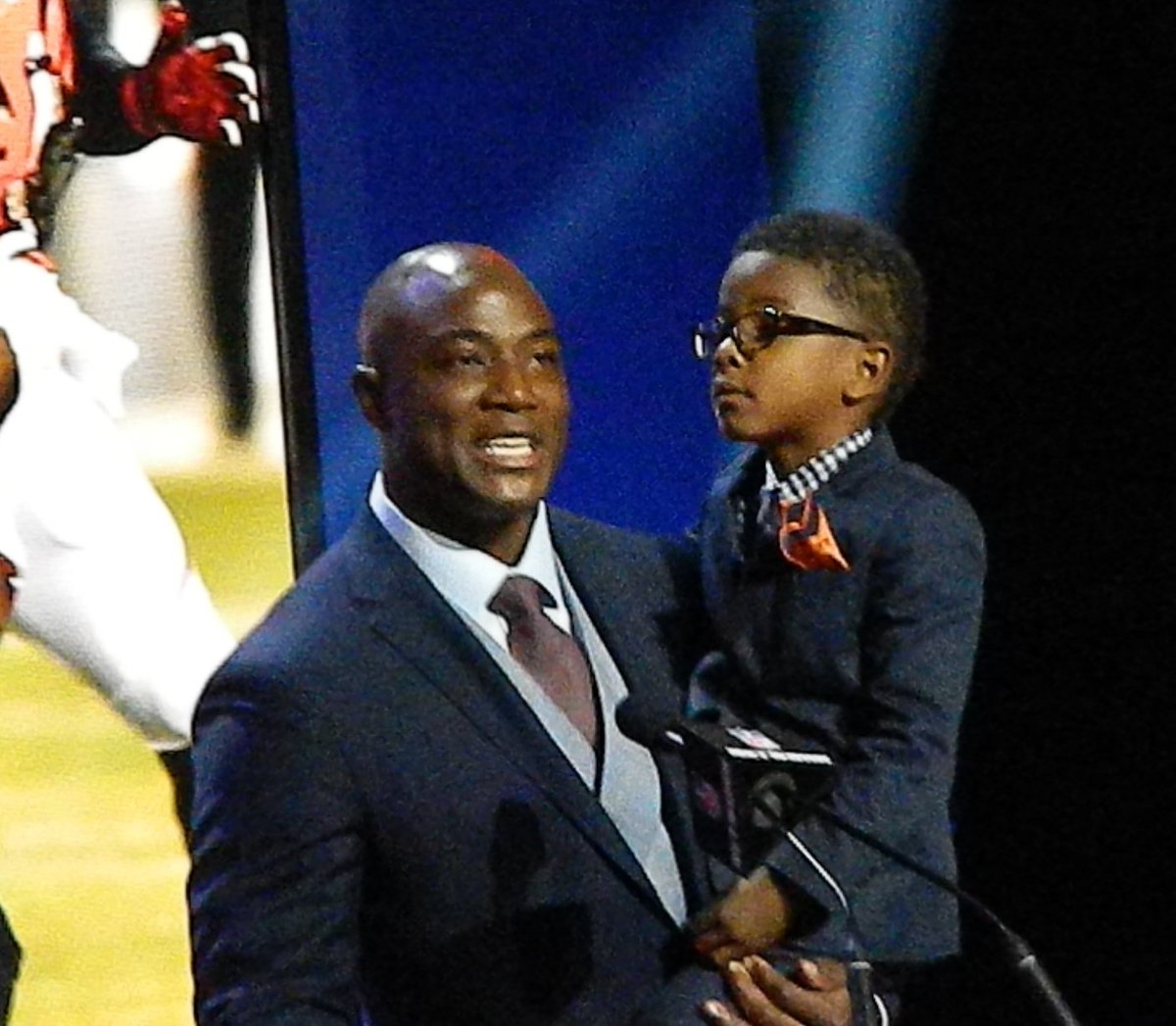 ronNcaphill's tweet image. I would 💙🏈🧡 to see you do it in person like I did in Chicago #NFLDraft - will be in KC but won't be as close (to take a 📷 like this) unless a miracle 😉 happens.

Congrats on #PFHOF - hoping you can put in a good word for Randy #GradisharForPFHOF. The only #Broncos #NFLDPOY.