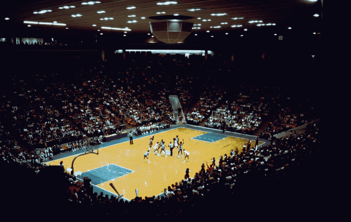 #ThrowbackThursday 

What is on the ceiling of the 1970's version of The Spectrum? 𝐖𝐫𝐨𝐧𝐠 𝐚𝐧𝐬𝐰𝐞𝐫𝐬 𝐎𝐍𝐋𝐘!
