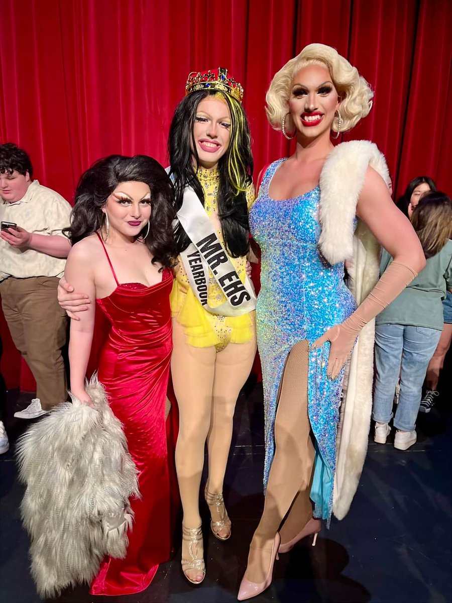 JGibsonDem's tweet photo. Congrats to Miss Alexa Pro (Maddox Karnes) for winning Edwardsville High School's Mr. Edwardsville contest in drag attire. Anything that makes the extreme right-wing anti-LGBTQ+ zealots at Speak For Students angry is a good thing. π³οΈββ§οΈπ³οΈβπ #DragIsBeautiful
https://t.co/3hCRYQ0reu https://t.co/NyzzA56IGL