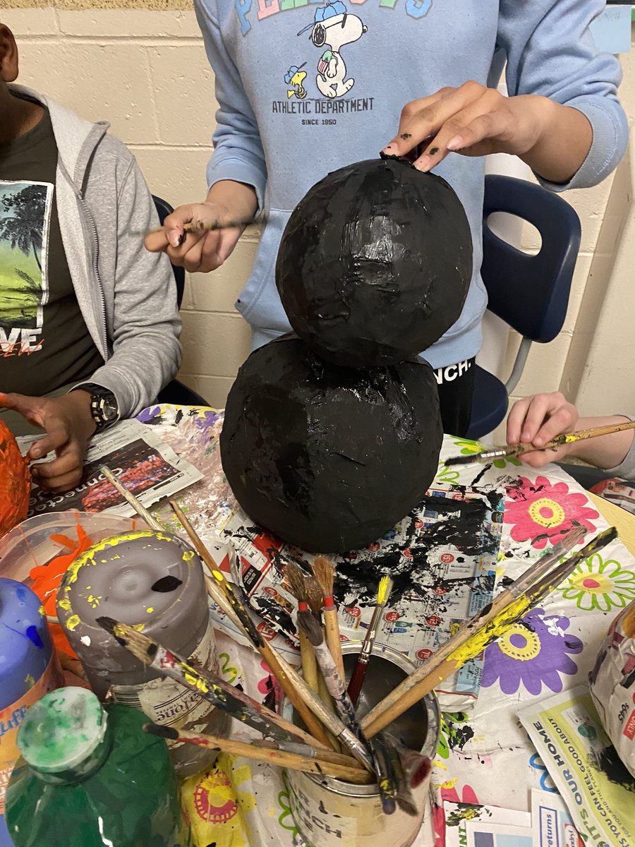 ms_bowersclass's tweet photo. Our flying insects are starting to take shape. The teamwork is incredible! https://t.co/8kLCeQHL30
