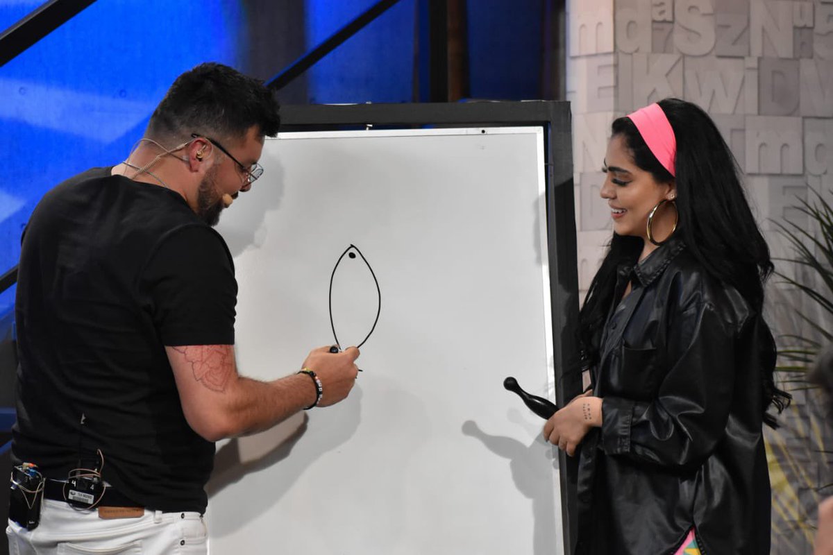 Hoy daremos clase de educación ce><ual a los <a href="/miembrosalaire/">Miembros al Aire</a> ❤️ Nos vemos en Unicable @canalunicable 9:30 pm y el domingo en repetición a las 11:30 pm.
Jamás vieron esto en TV se los juro 💖🤣