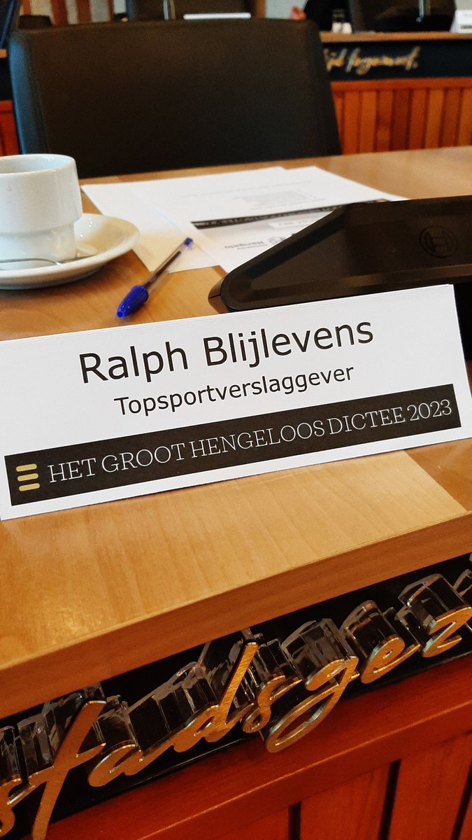 ralphblijlevens's tweet photo. Nou, dan gaan we er zo aan beginnen. Jammer dat mobiele telefoons uit moeten...
#HetGrootHengeloosDictee #HGHD @HengeloLeest https://t.co/nEzOjZN7HV