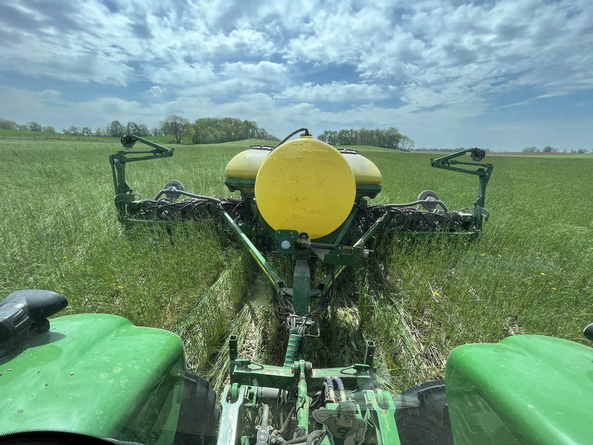 akrueger128's tweet photo. Beautiful day for planting soybeans #plantgreen https://t.co/oDpmFv6pFH