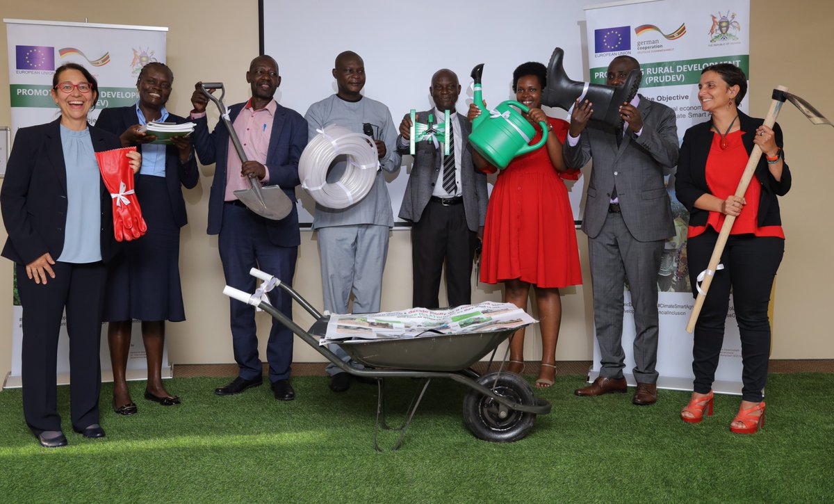 giz_uganda's tweet photo. Representatives from #PRUDEV partner District Local Governments and @MoLG_Uganda received assorted tools from GIZ and @EUinUG as a 'symbol' of the #ClimateSmartAgriculture intervention. 20.04.2023 to be remembered.
@BMZ_Bund @MAAIF_Uganda @JicaUganda @narouganda
#CSAlearning23 https://t.co/iohKPRPlDt