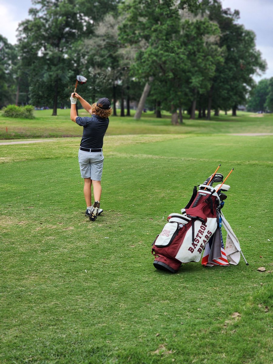 BastropHighGolf's tweet photo. Bastrop Bear golfer Bryan Gattis smacking a drive on the #4 tee box on day 2 of the boys 3-5A regional tournament in Montgomery,TX! https://t.co/WZfDR27keJ
