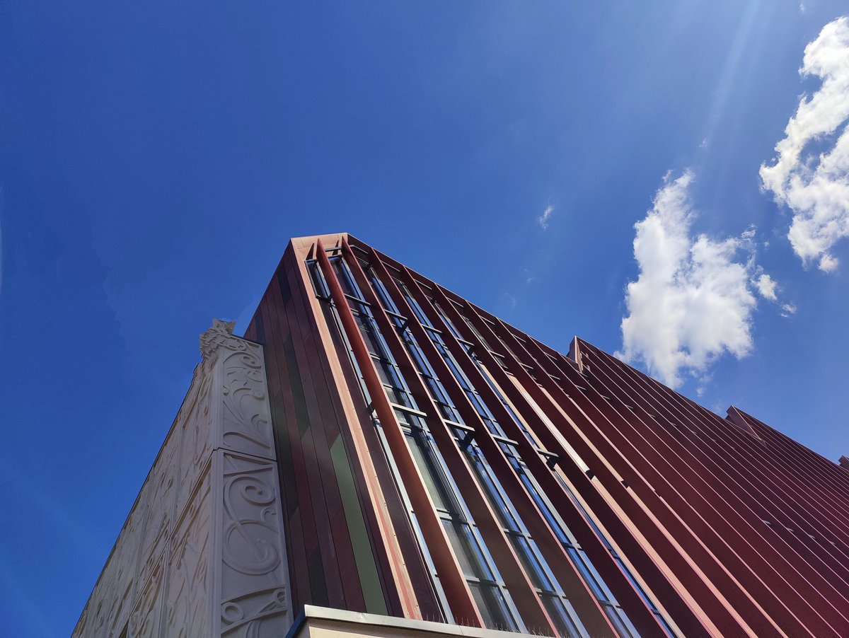 OliveWhiteArch's tweet photo. Look-UP
Sun in Springfield
@WLVArchitecture
#architecturephotography
#conservation
#wolverhampton
#SchoolOfArchitectureAndBuiltEnvironment #SoABE #BlueSkies https://t.co/INoRtEUtip