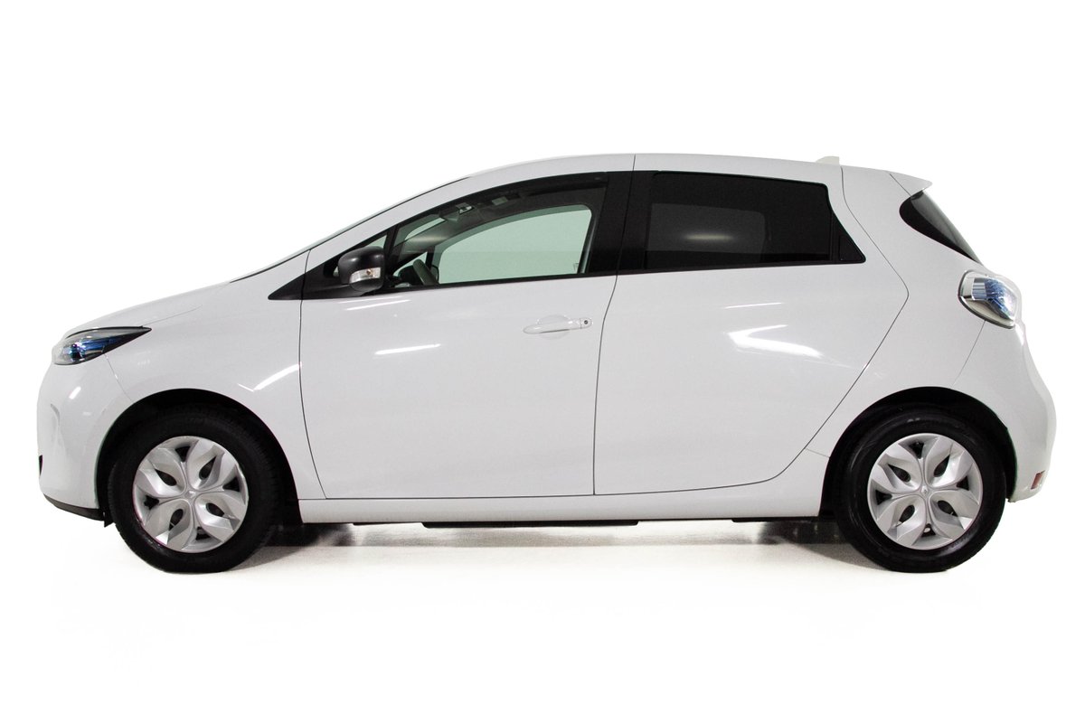 AutoGouveia's tweet photo. RENAULT ZOE R90 22 KWH AUT
Está cada vez mais fácil de desfrutar e na vanguarda do desempenho elétrico, cada pormenor foi concebido para tornar o seu Zoe 100% elétrico um concentrado de modernidade e inovação da marca Renault.
https://t.co/keBx8OyjvV https://t.co/3Lesd7j0Hu