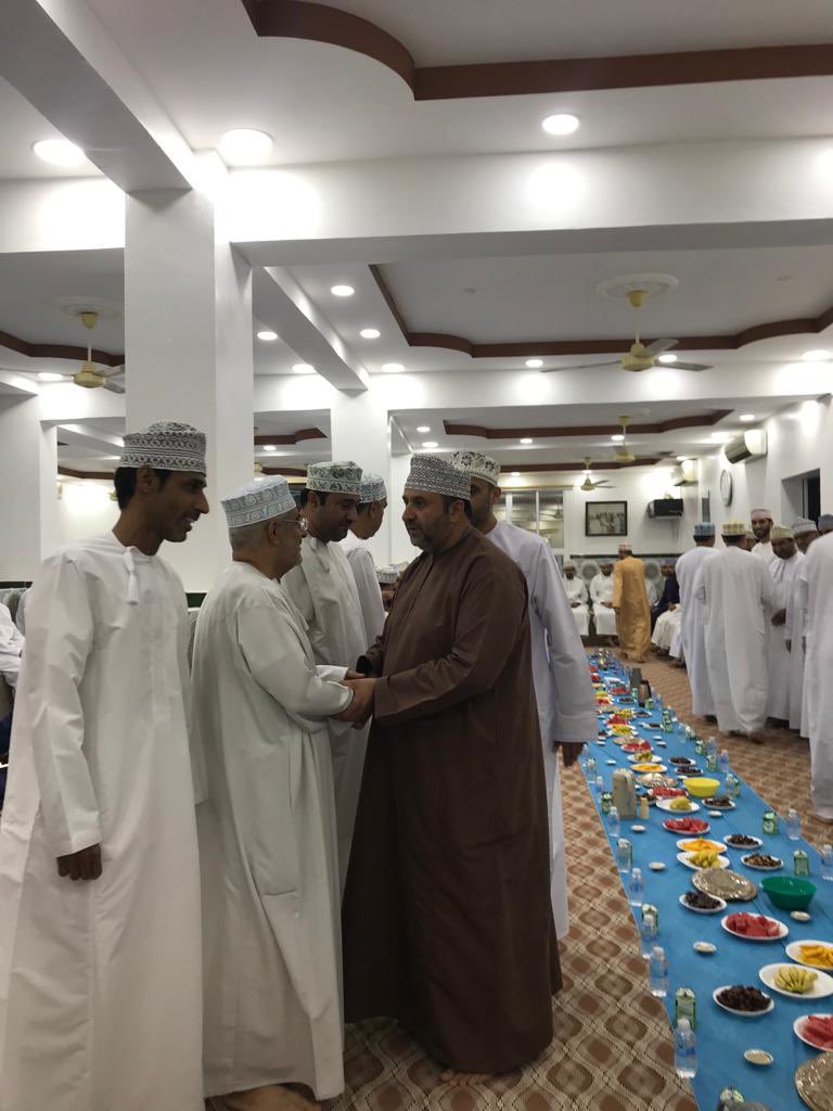 asaherr2008's tweet photo. كُل الأقلام التي نحبها تعود من جديد لتعبّ المداد الأخضر من محبرة مجلس عوابي السيح
تعود لترسم على شغاف المجلس قلوباً نازفة وأسهماً غائرة ورسائل حُب ، لقد اختفى بعض الأحباب في كنانة الله
وربّما تبدّل السنين الملامح إلا أن حبّ المجلس مصر على ثباته https://t.co/UiWUMDeHqK