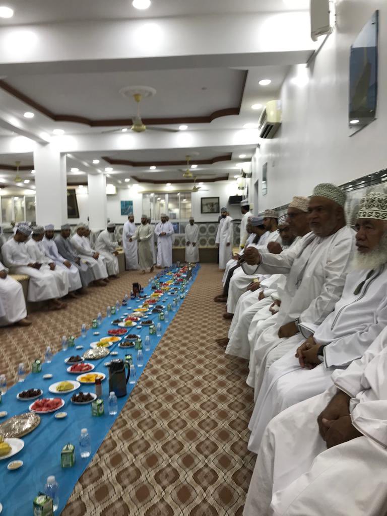 asaherr2008's tweet photo. كُل الأقلام التي نحبها تعود من جديد لتعبّ المداد الأخضر من محبرة مجلس عوابي السيح
تعود لترسم على شغاف المجلس قلوباً نازفة وأسهماً غائرة ورسائل حُب ، لقد اختفى بعض الأحباب في كنانة الله
وربّما تبدّل السنين الملامح إلا أن حبّ المجلس مصر على ثباته https://t.co/UiWUMDeHqK